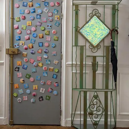 Private Acces To The All Flat. Charming Parisian.-2